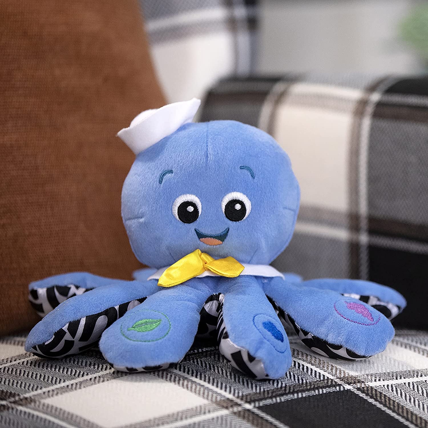 Baby Einstein, Octoplush Musical Octopus Stuffed Animal Plush Toy, 25+ Melodies & Sounds, 3 Languages, Educational Promotes Colour Discovery, Toddler Toy, with Volume Control, Age 3 Month+, Blue
